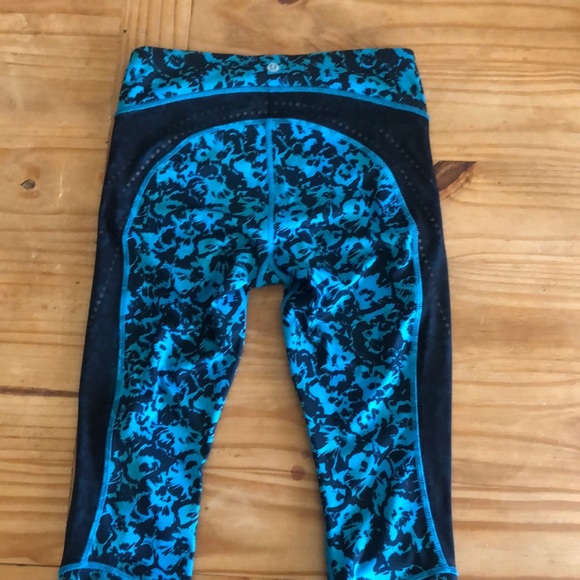 lululemon athletica Pants - LULULEMON ATHLETICA CROP LEGGINGS ZIP SIDE POCKETS